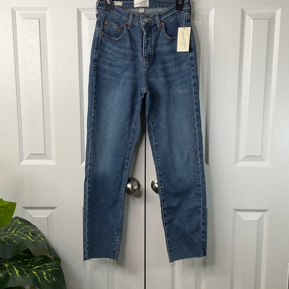 Universal Thread - Women's Mid-Rise 80's Slim Fit Ankle Jeans Medium Wash - Picture 2 of 14